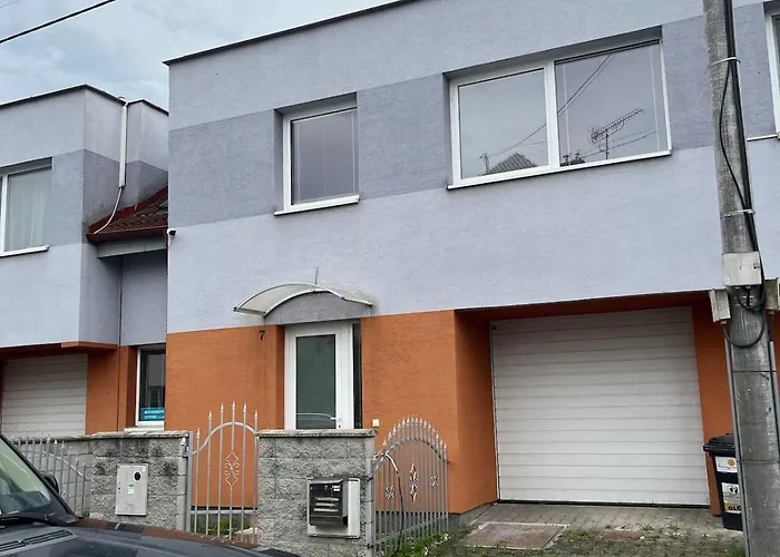 House With Garden Near Centre