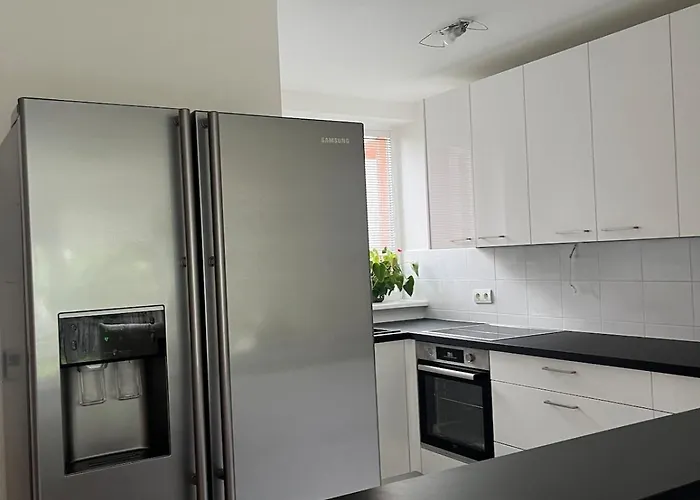 House With Garden Near Centre Apartman *