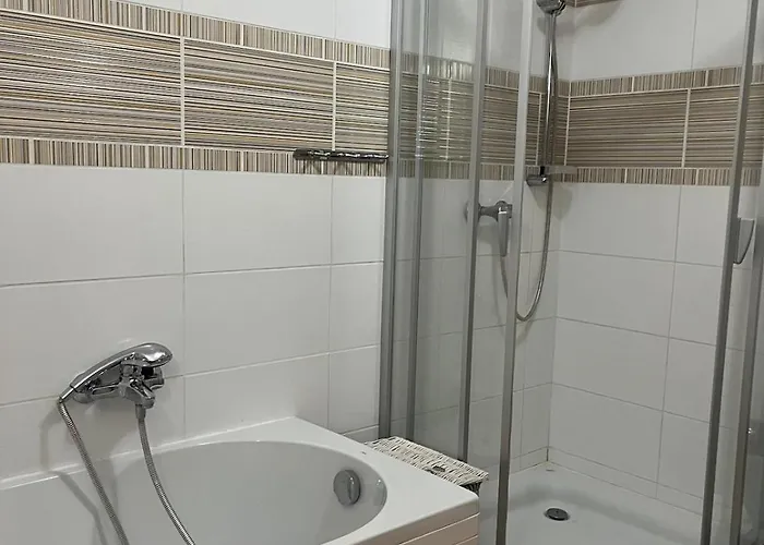 House With Garden Near Centre דירה Otilia